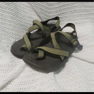 CHACOS men’s 7 or women’s 9